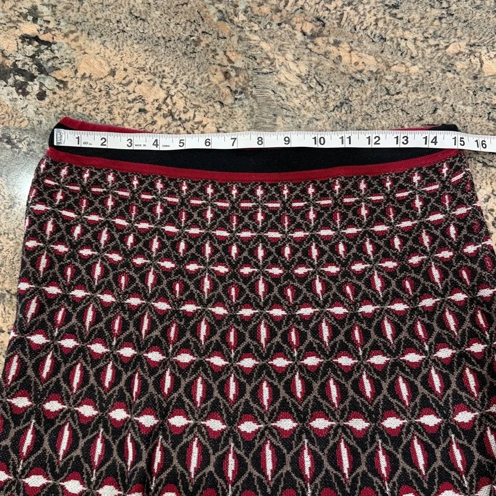 Elegant Patterned Skirt - Black and Red